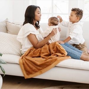 Saranoni Lush Receiving Blanket - Camel color